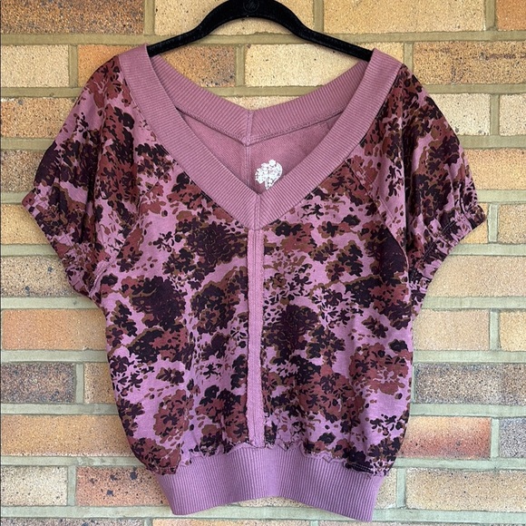 Pilcro Tops - Anthropologie Pilcro Floral  Boxy Short Sleeve V Neck 100% cotton Top S